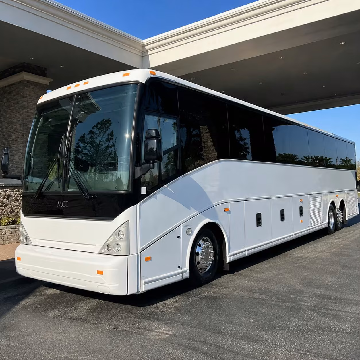 charter buses in mobile keep large prom groups comfortable and on schedule